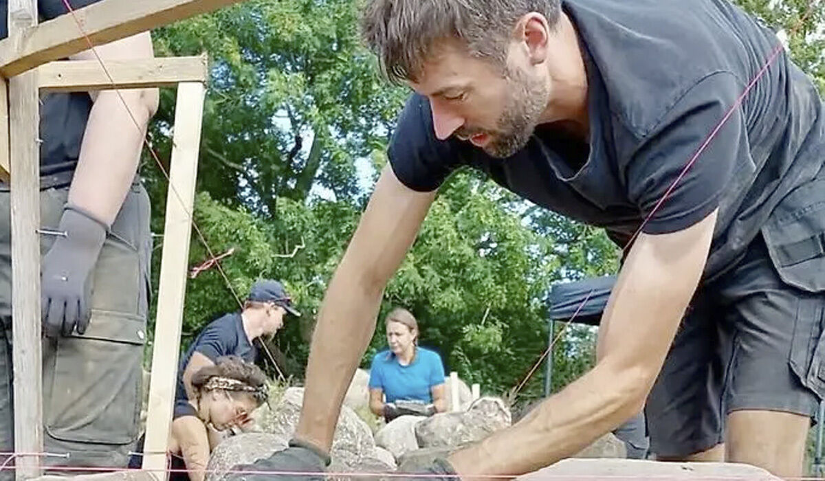 Kvalificerad trädgårdsanläggare - hållbar utemiljö bild