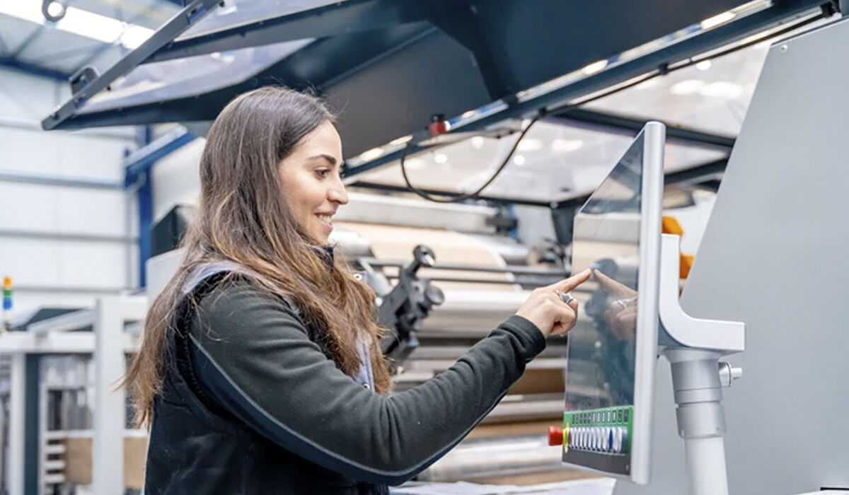 Produktionstekniker inriktning elektronik bild